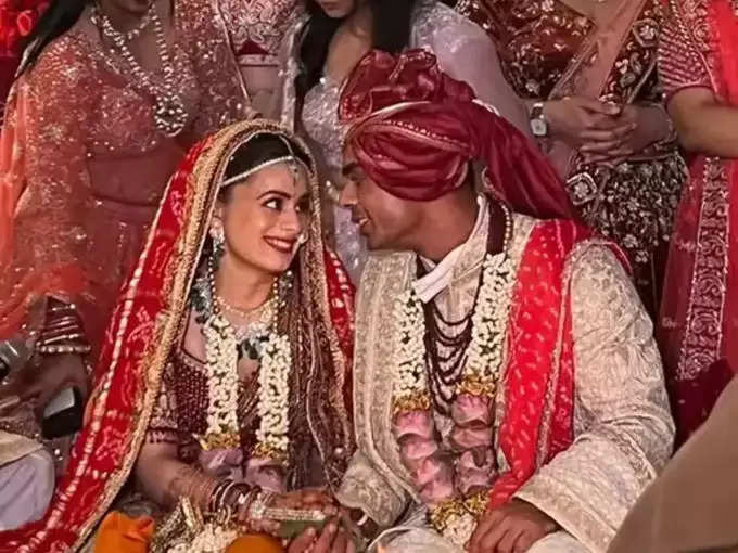 Stylish wedding pictures of Shivraj Singh Chouhan’s son Kartikey Singh Chouhan and Amanat Bansal