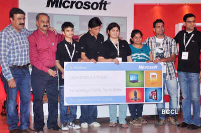 SRK meets 'Microsoft-Don 2' winners