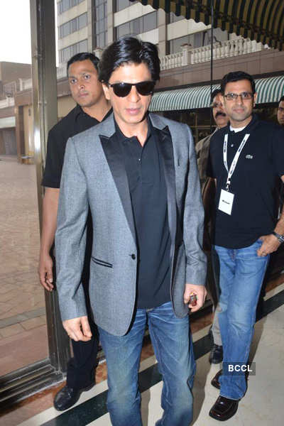 SRK meets 'Microsoft-Don 2' winners