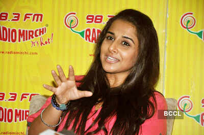 Vidya promotes 'Kahaani' @ Radio Mirchi