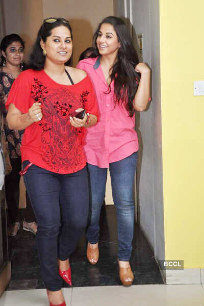 Vidya promotes 'Kahaani' @ Radio Mirchi