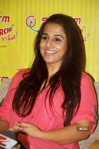 Vidya promotes 'Kahaani' @ Radio Mirchi