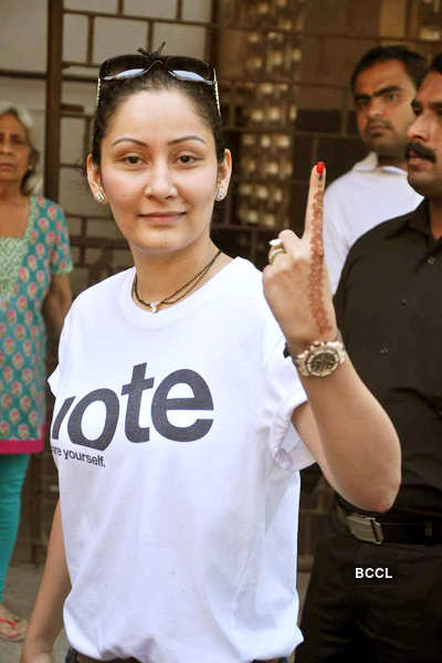 Celebs vote for BMC elections '12