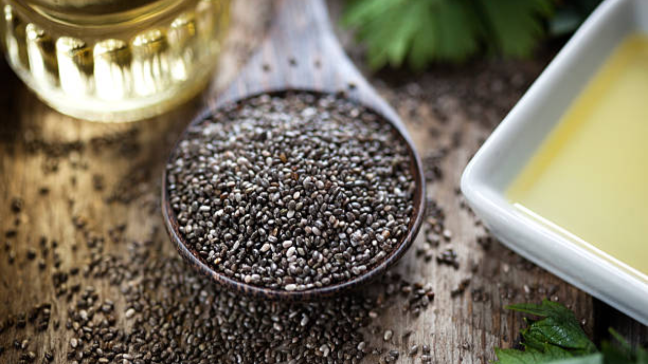 How to consume chia seeds during summer for maximum hydration and plump ...