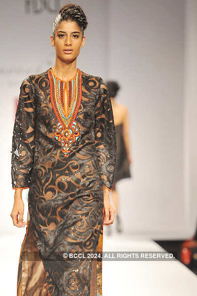 Models walks the ramp to showcase creations by designer Reynu Tandon on ...