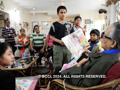 RK Laxman with Times Cartoon Contest finalists