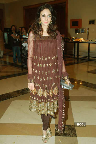 Amy Jackson dans Salwar Kameez