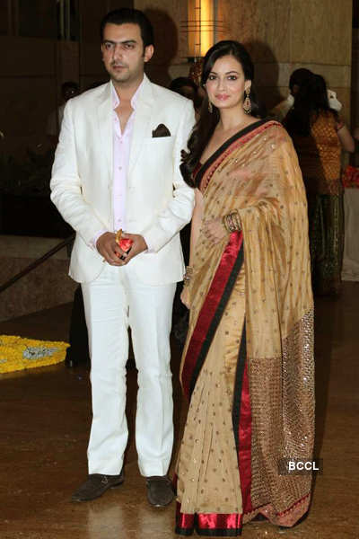 Gayatri Joshi With Husband Vikas Oberoi During The Wedding Ceremony Of Dheeraj Deshmukh And Honey Bhagnani Held At Grand Hyatt In Mumbai On February 27 2012 Log in to see photos and videos from friends and discover other accounts you'll love. gayatri joshi with husband vikas oberoi