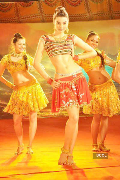 B'wood's latest 'item' bombs!