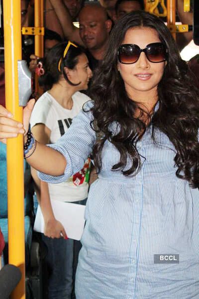 'Pregnant' Vidya Balan travels on bus