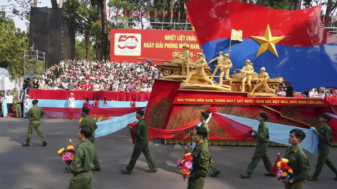 In photos: Vietnam celebrates 50 years of Reunification