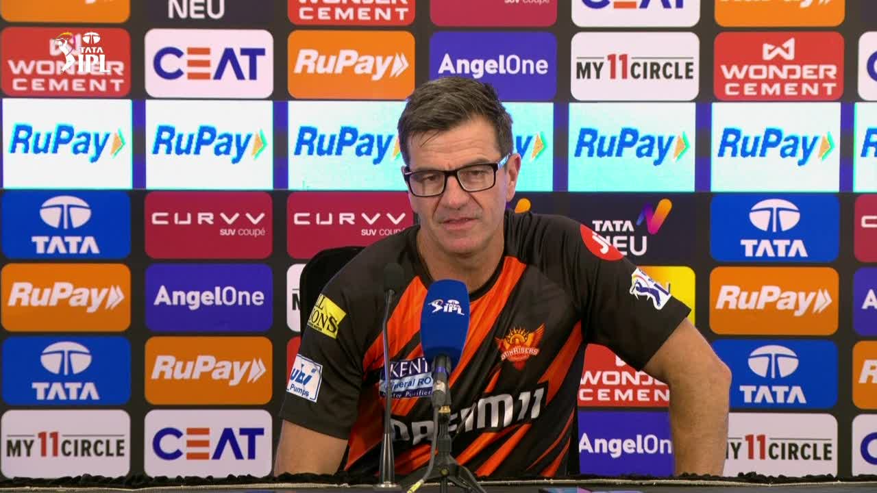 “Радикальний, але розумний”: тренер SRH Саймон Гельмот хвалить RCB за перемогу