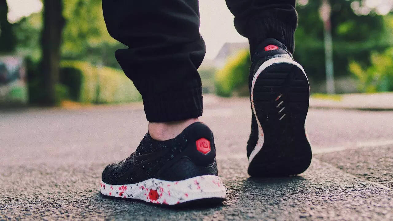 7 reasons to walk backwards for 10 minutes daily