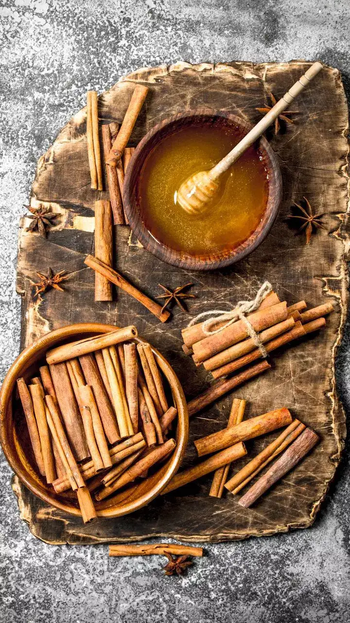 Boost Your Wellbeing: 8 Amazing Health Benefits of Honey & Cinnamon Water – A Kiwi's Guide!
