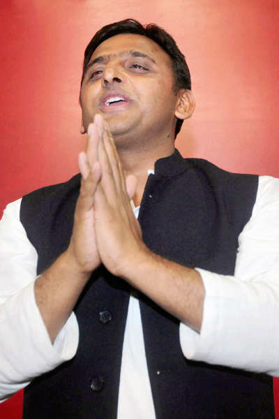 SP Leader Akhilesh Yadav Took Oath As The Chief Minister Of Uttar ...