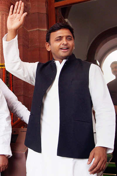 SP Leader Akhilesh Yadav Took Oath As The Chief Minister Of Uttar ...