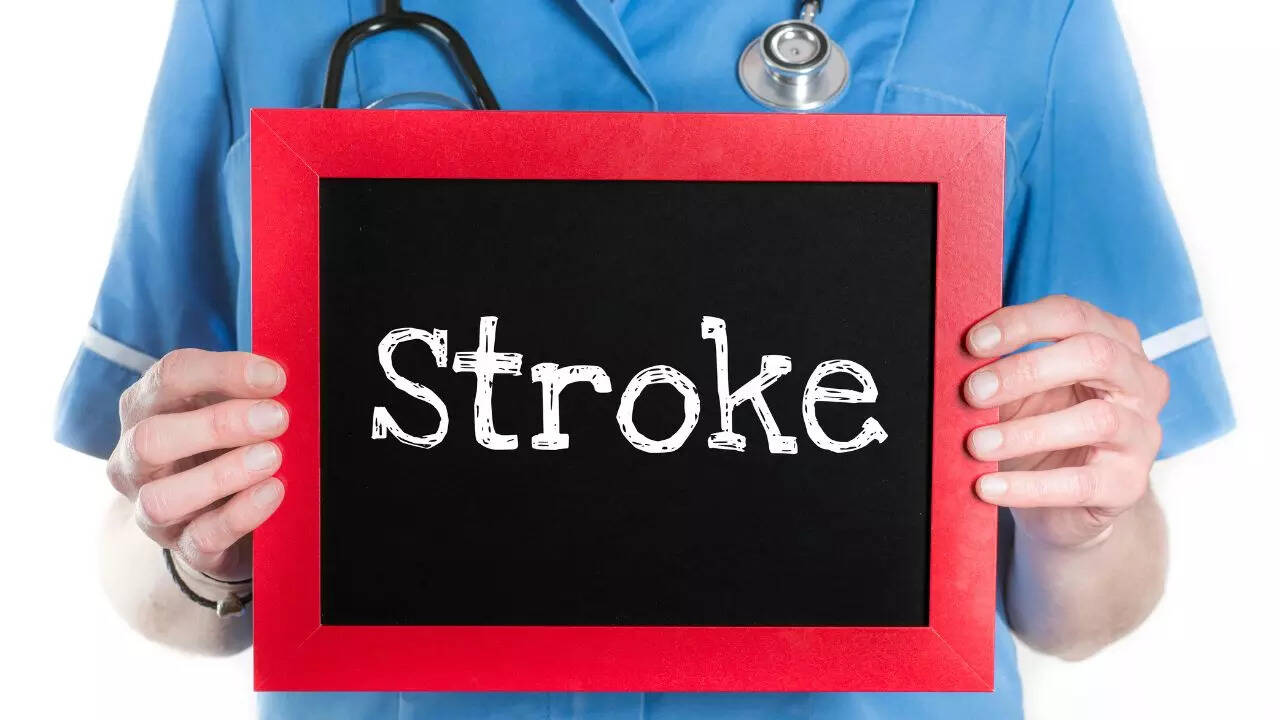 7 very early symptoms of stoke that people often dismiss as normal signs