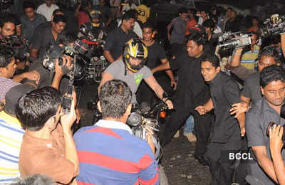 Saif rides bike for 'Agent Vinod'