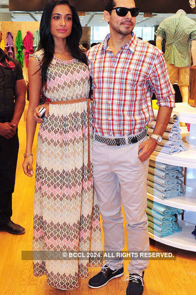 Sarah, Dino @ store launch