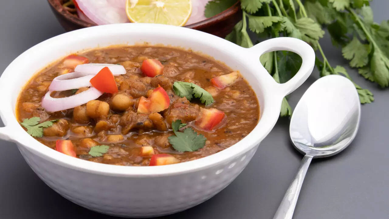 8 types of gravies for vegetarian curries and how to make them