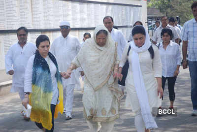 Celebs at Mona Kapoor's funeral