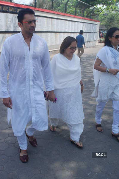 Celebs at Mona Kapoor's funeral