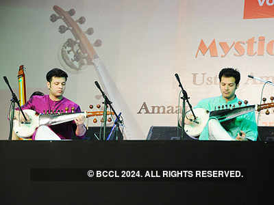 Amaan and Ayaan Ali Khan perform