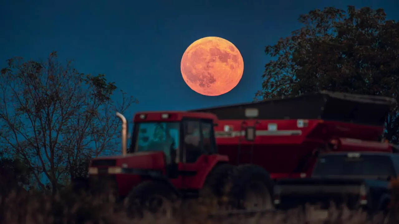 Astronomical Events in October 2025: From Harvest Supermoon to Orionid Meteor Shower and more