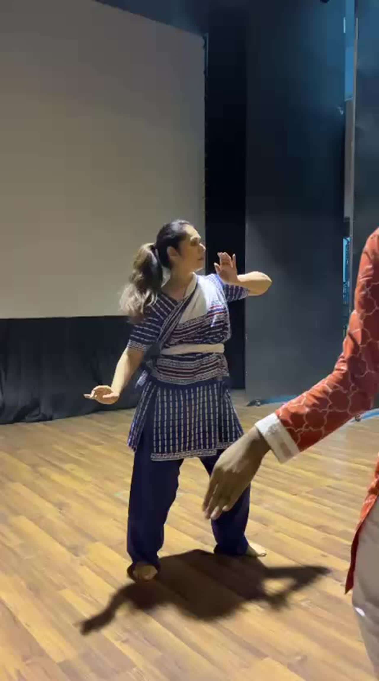 Choreographer Avirup Sengupta teaches dance steps to Meenakshi Seshadri
