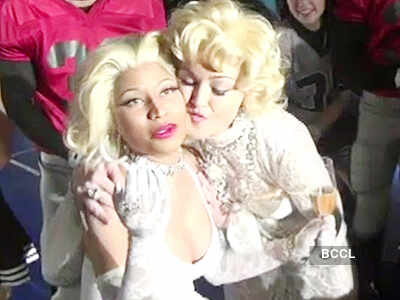 Babes on 'kiss' & 'tell' spree!