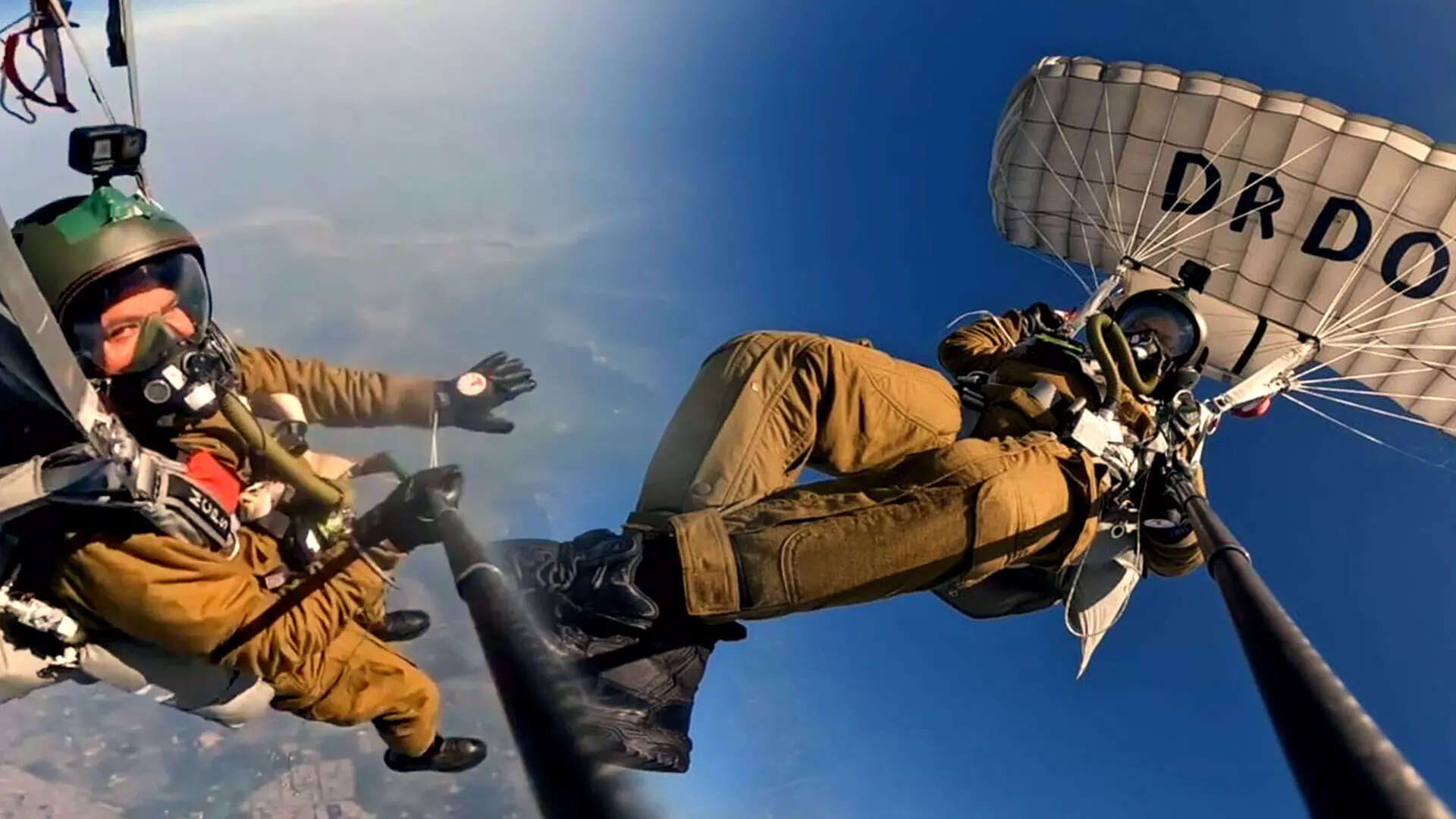 DRDO's Combat Parachute System Successfully Tested; IAF Soldiers Perform 32,000 Ft Jump