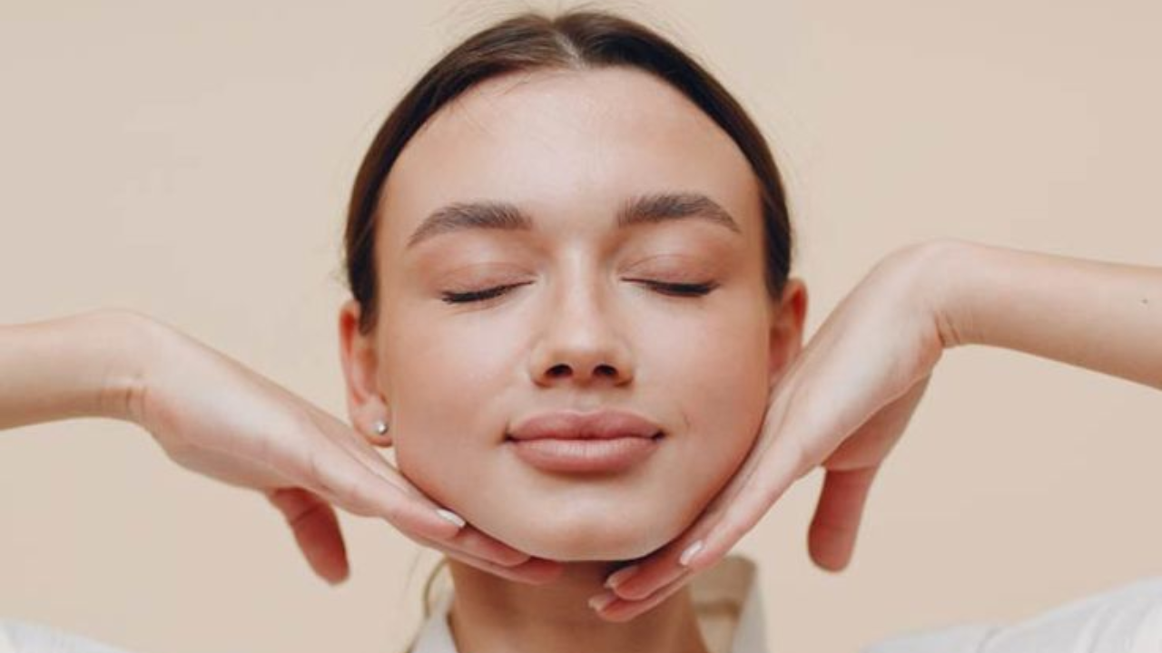 Diwali Radiance: A 5-Minute Face Yoga Routine for a Natural Glow article image