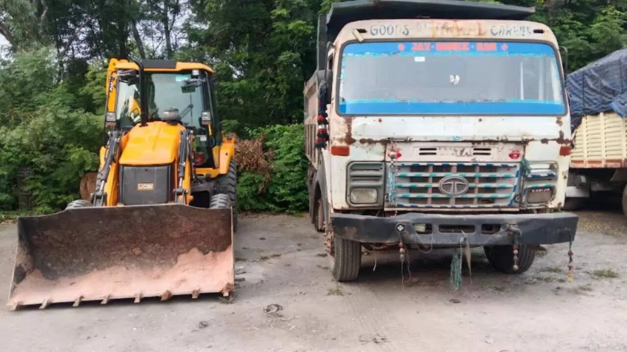 Chhattisgarh: 8 vehicles seized for illegal mining in Bilaspur
