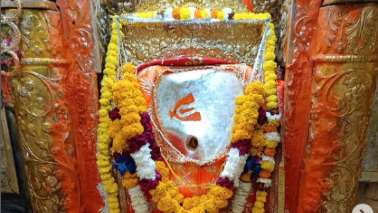 Delhi's Prachin Hanuman Mandir Sets Guinness Record for Uninterrupted Chanting article image