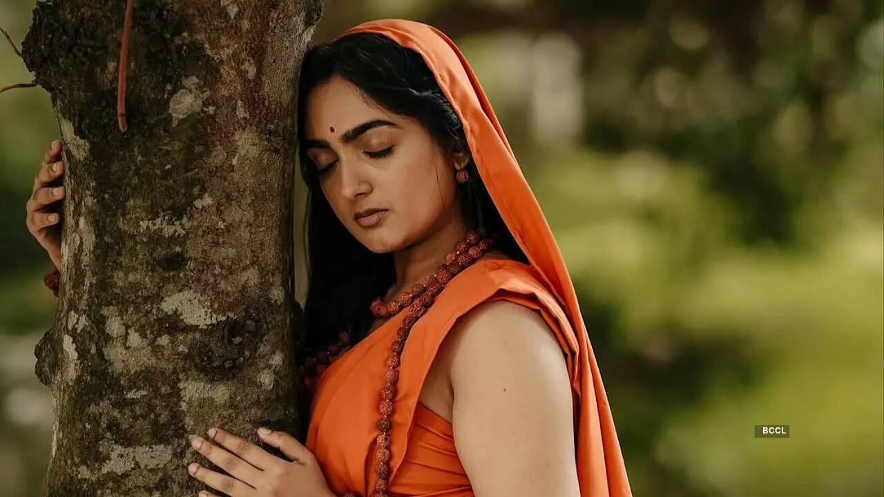 Bigg Boss Malayalam 7 fame Binny Sebastian stuns in her ethereal looks as Sita