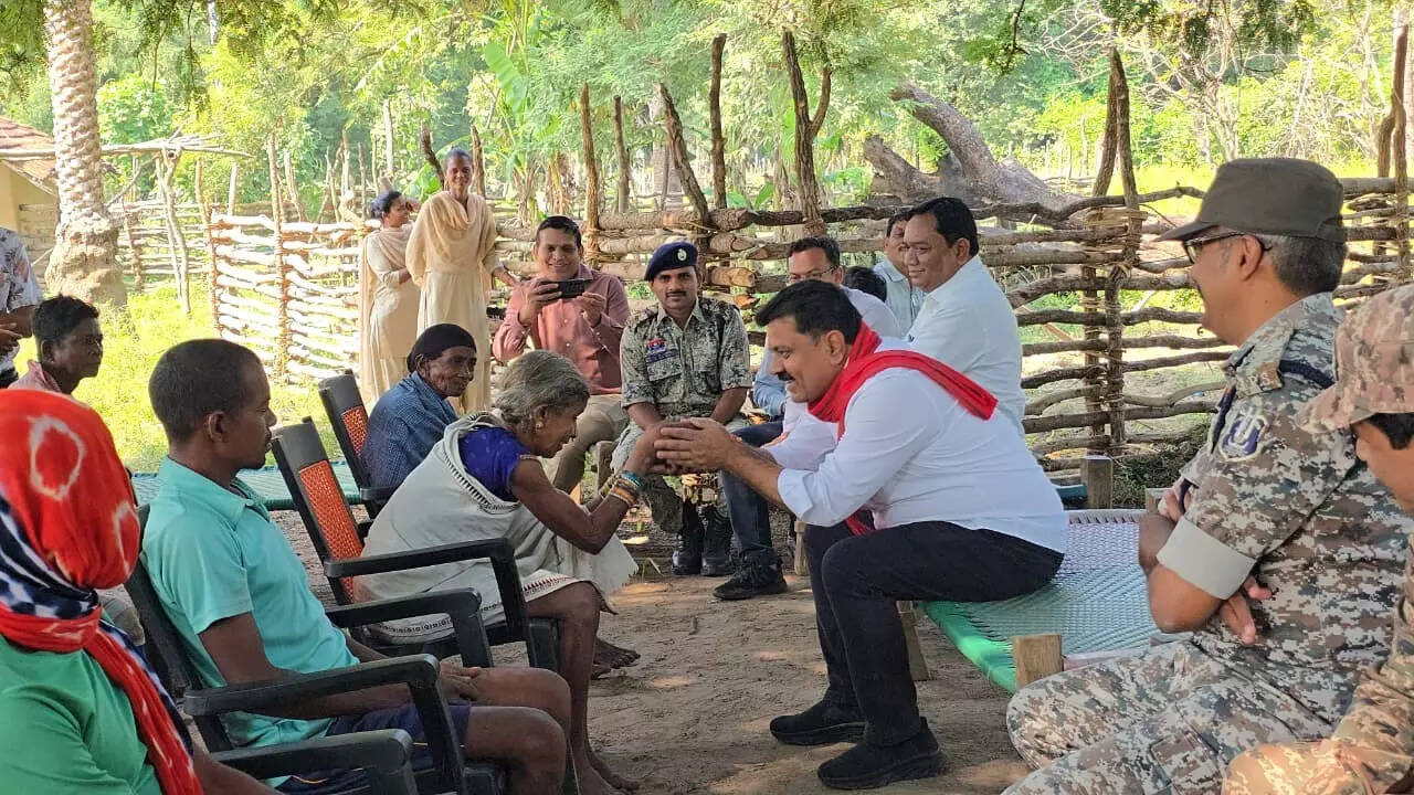 Chhattisgarh home minister Vijay Sharma meets Maoist commander Hidma&rsquo;s mum, urges her to persuade son to surrender