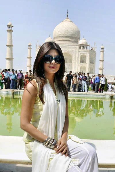 Celebs visit 'Taj Mahal'