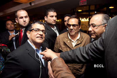 Dharmendra, Om Puri arrive in Toronto