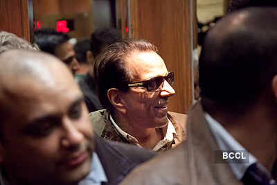 Dharmendra, Om Puri arrive in Toronto