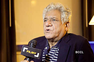Dharmendra, Om Puri arrive in Toronto