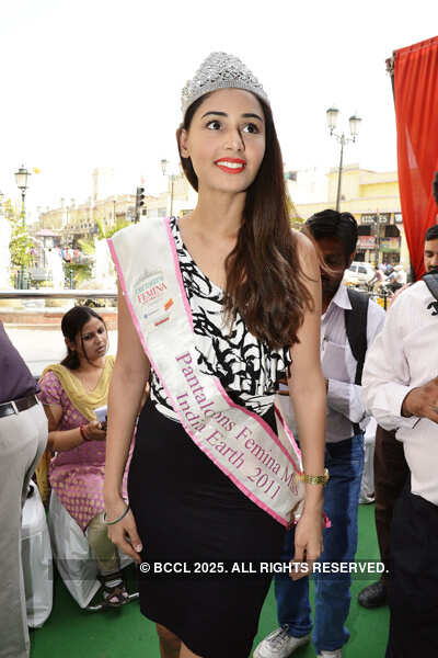 Hasleen Kaur's photo shoot