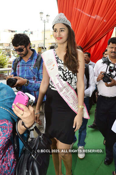 Hasleen Kaur's photo shoot