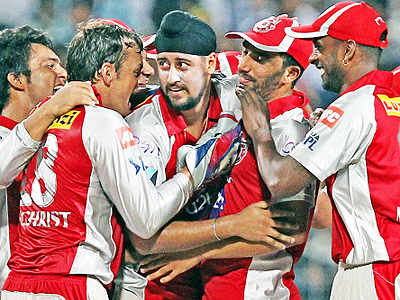 Kings XI Punjab pip KKR in a thriller