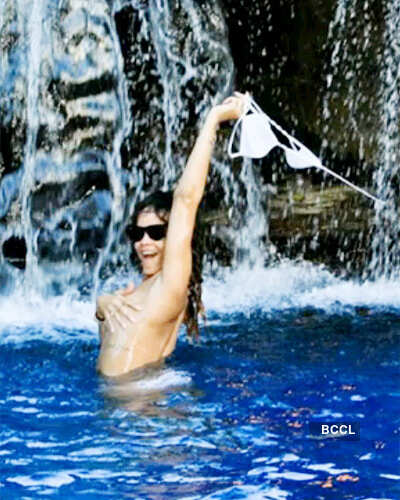 Rihanna goes topless in sexy Hawaii holiday pics