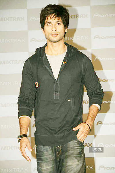 Shahid files complaint against Raj Kumar's daughter