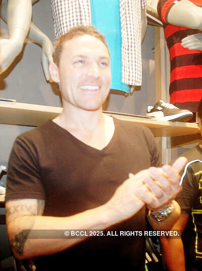 Brendon McCullum caught shopping