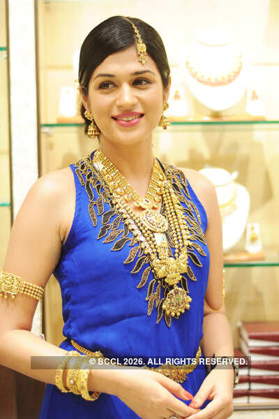 Actress Shraddha Das launches 'Akshaya Tritiya' jewellery at Manepally ...
