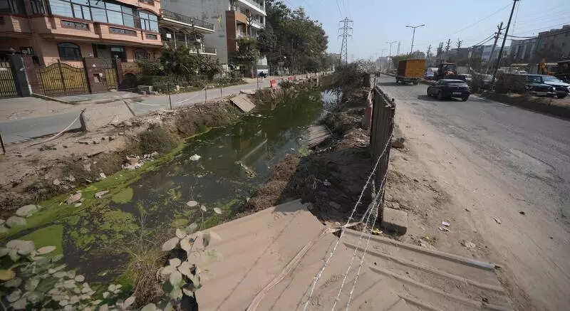 Stormwater drain work on hold at Gurgaon&rsquo;s Hero Honda Chowk