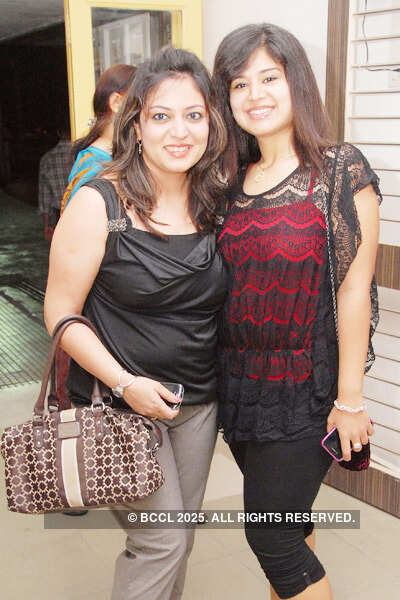 English Play: 'Gossip'