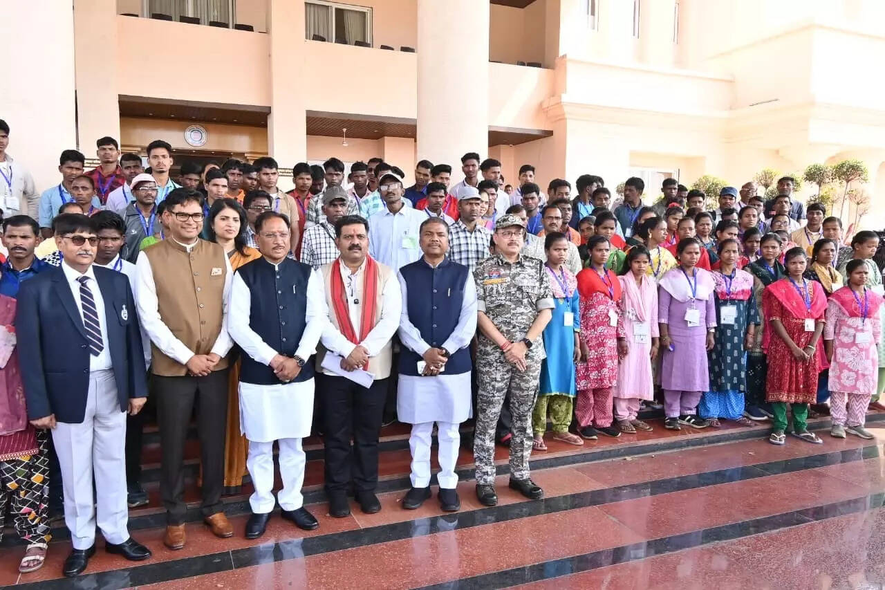 Hundreds of surrendered Maoists watch Chhattisgarh assembly proceedings
